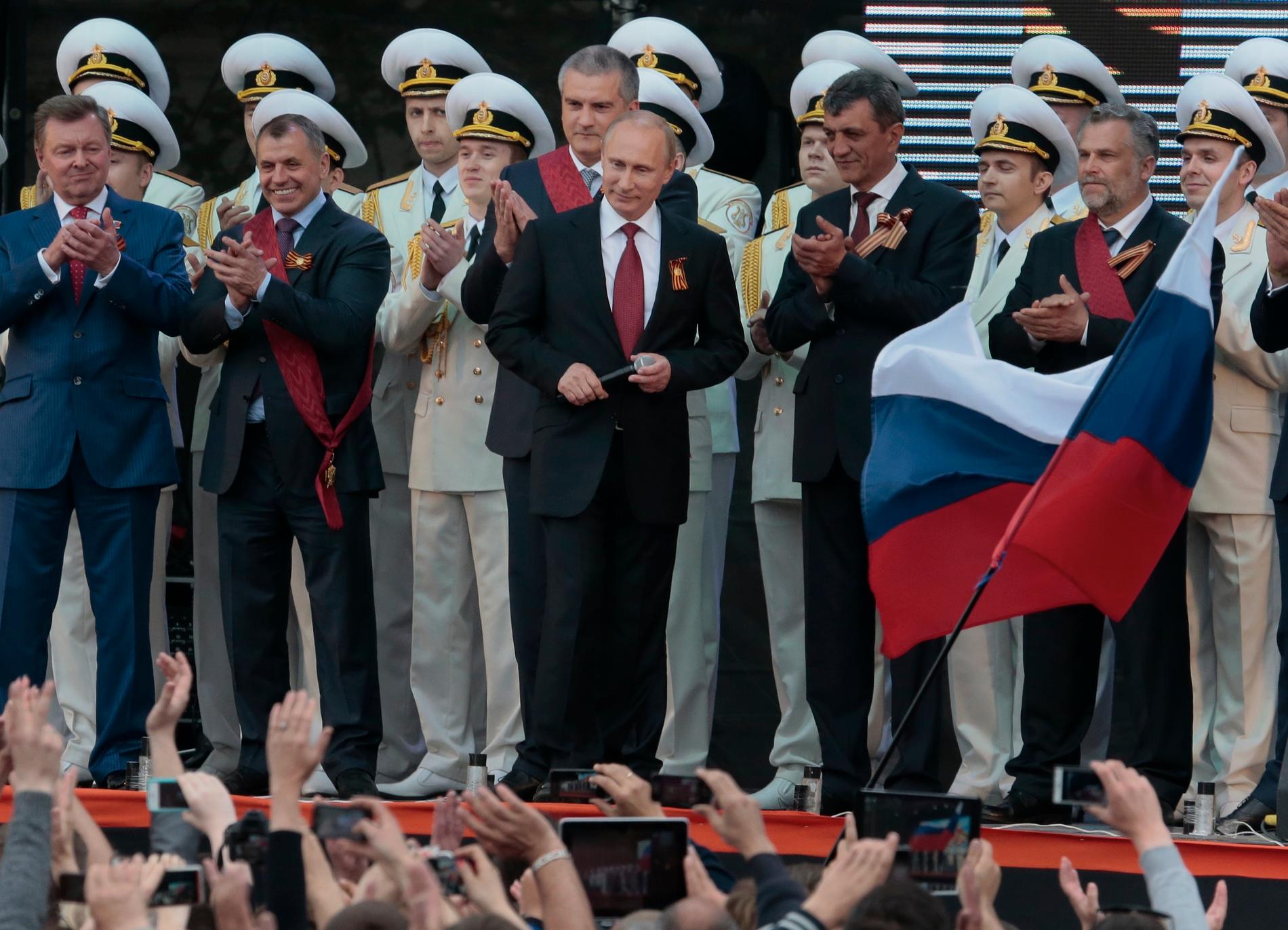 Putin när segerdagen firades i maj under 2014.