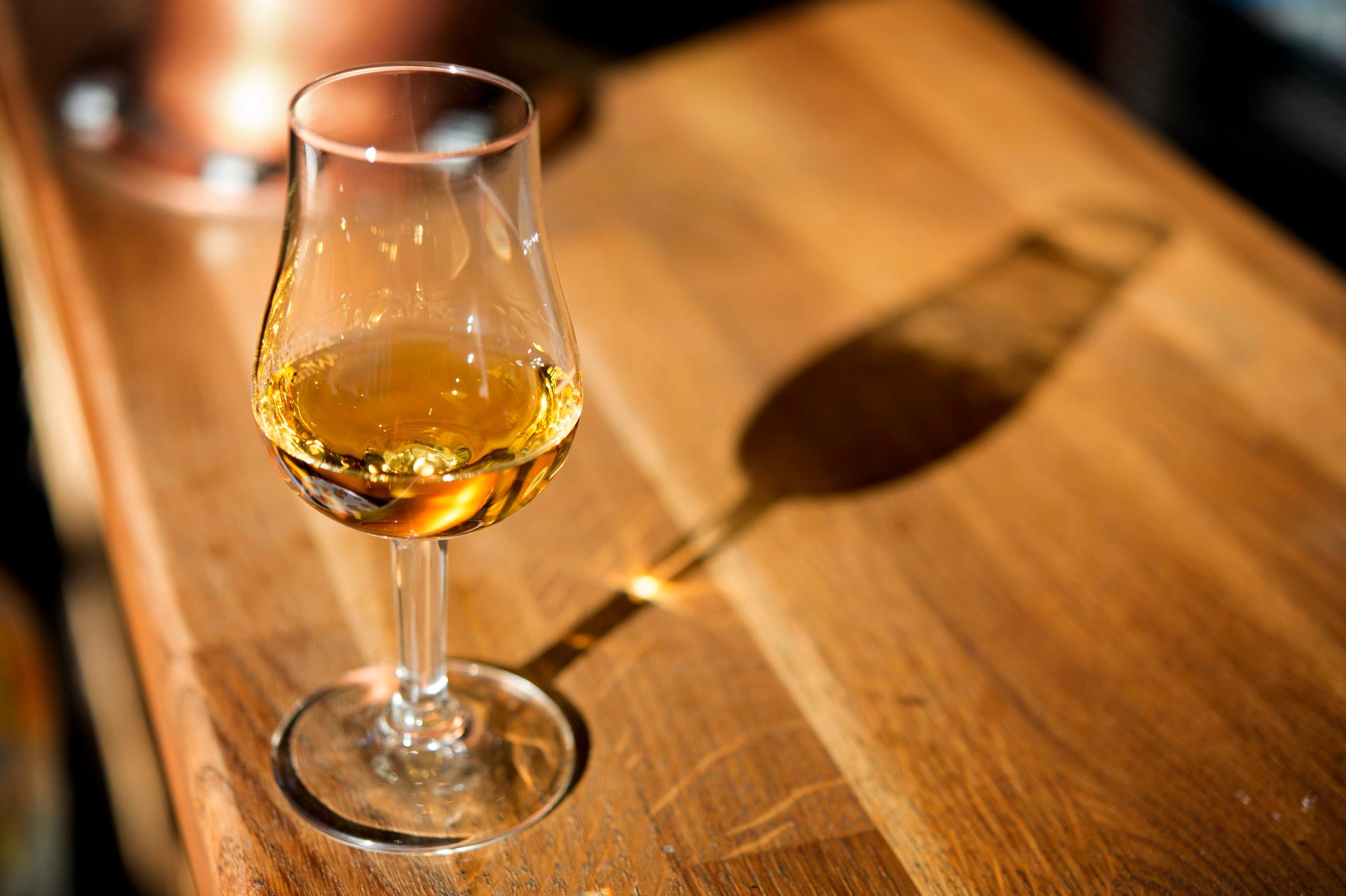 En privat samling med sällsynt whisky auktioneras just nu ut. Få flaskor lär dock korkas upp, enligt en whiskyexpert. Arkivbild.