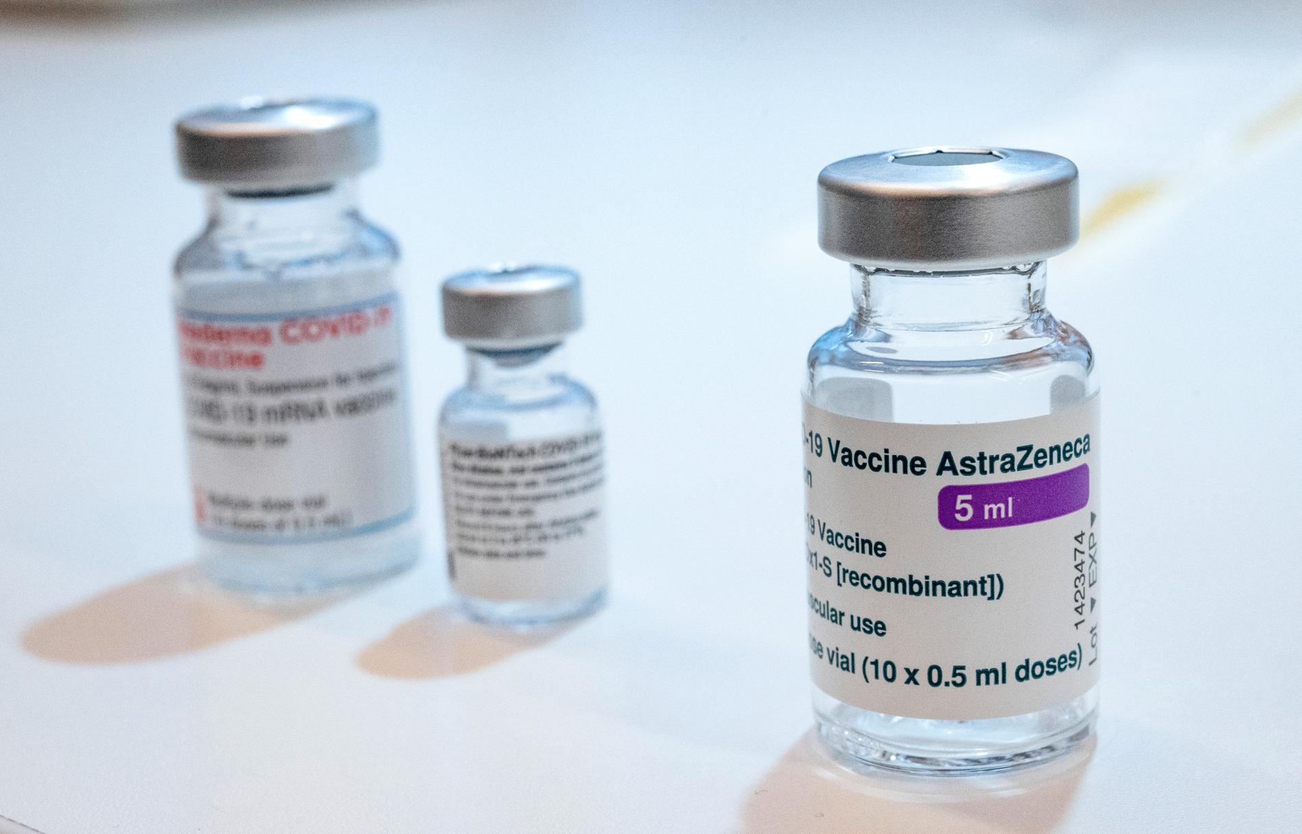 Just nu används tre godkända covidvaccin i Sverige, från Moderna, Pfizer/Biontech och Astra Zeneca.