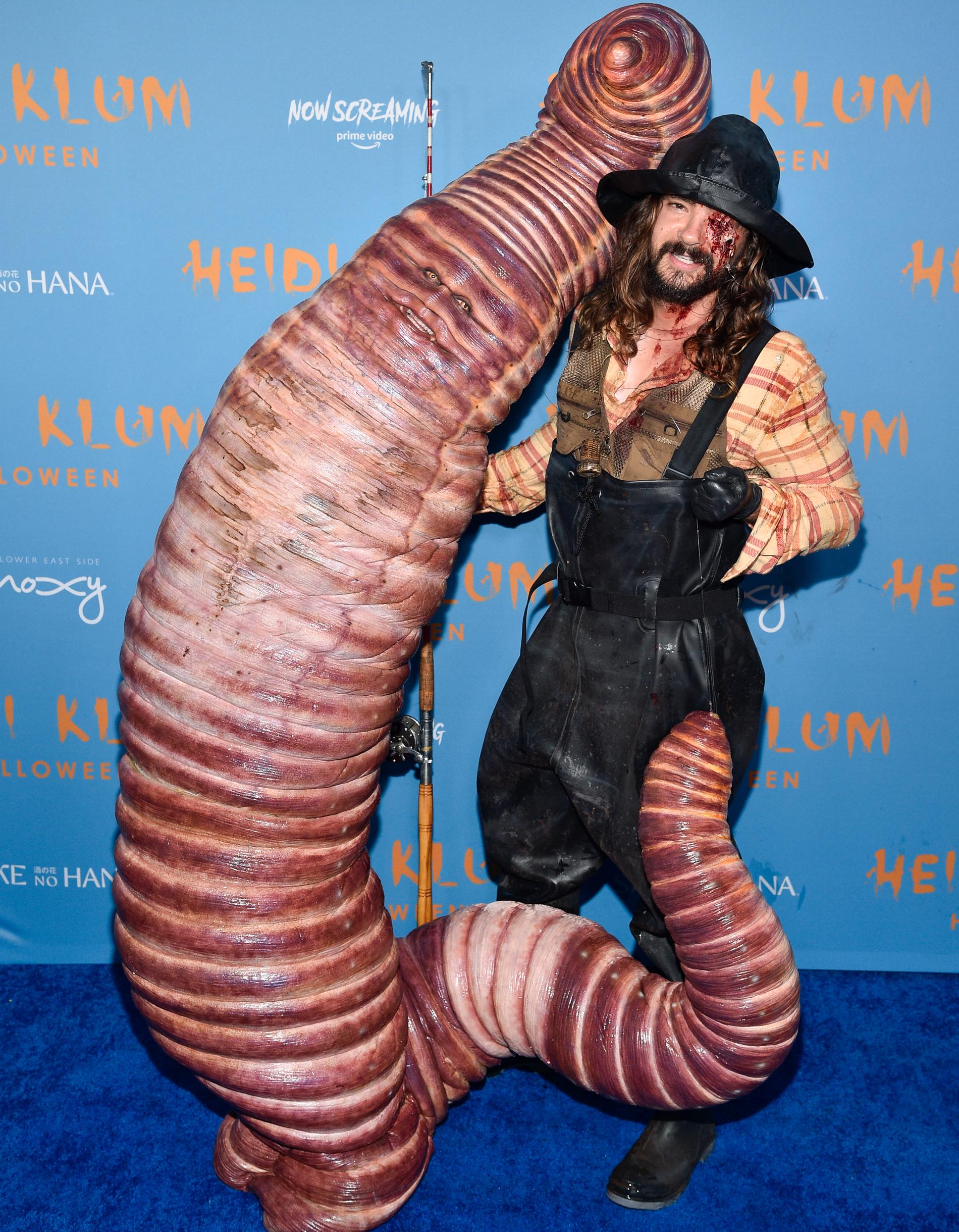Heidi Klum som mask och maken Tom Kaulitz som fiskare med sabbat öga.