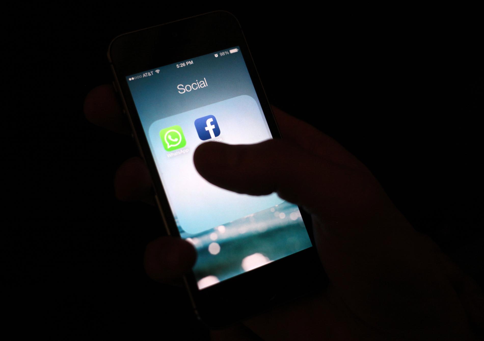 Ungdomarna i studien fick bland annat ange hur mycket tid de ägnade åt sociala medier som Facebook, Twitter och Whatsapp. Arkivbild.