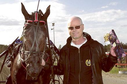 Harpo Svenssons häst vann V65 och hans fru vann 770 000 kronor.