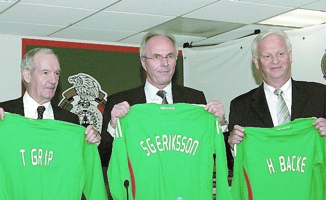 Sommaren 2008 skrev Svennis på för Mexiko. Som assistenter tog han med sig Tord Grip och Hans Backe.