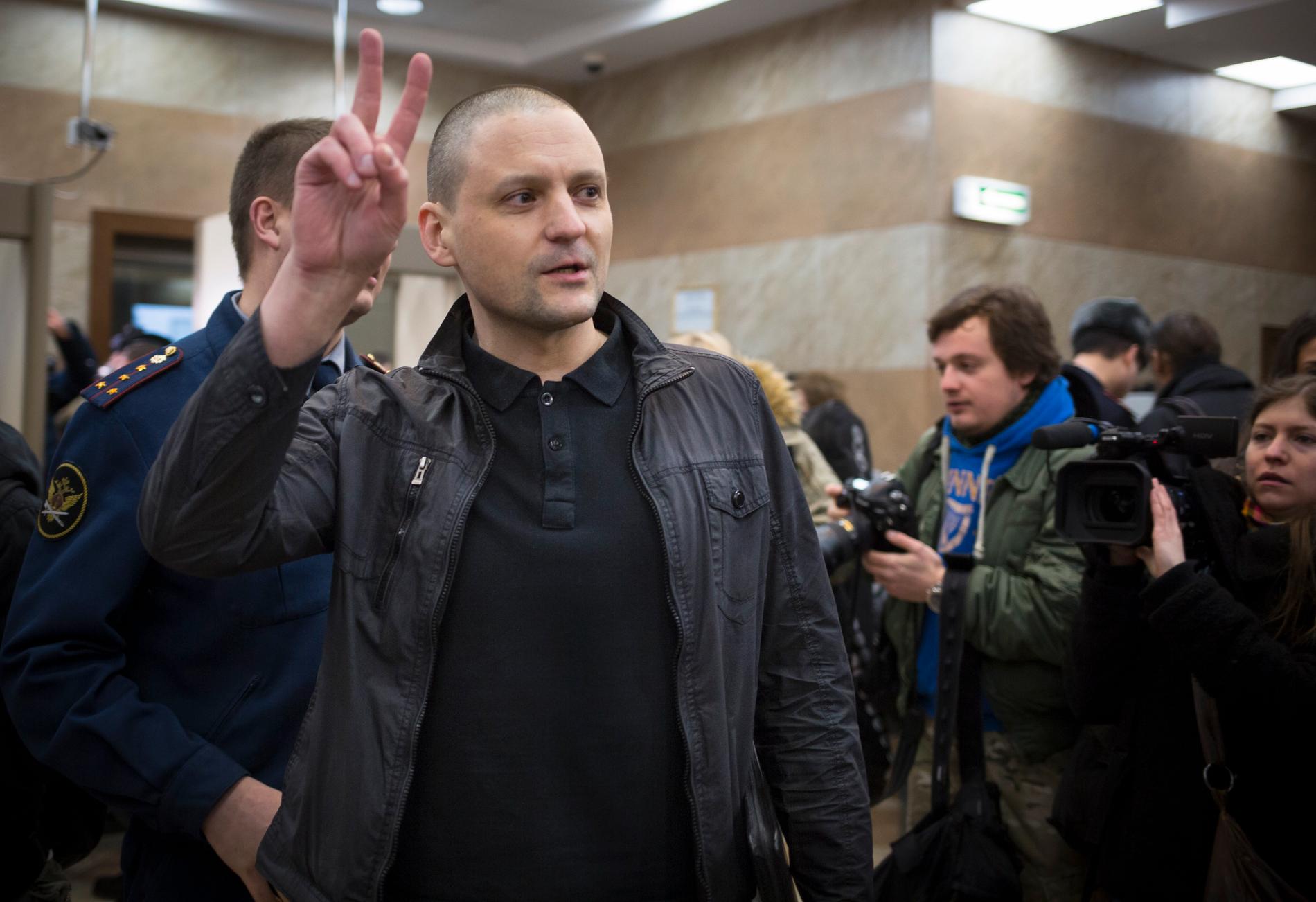 Den ryske vänsterledaren Sergej Udaltsov släpptes ur fängelse i onsdags. Bilden är tagen under rättegången  mot honom.