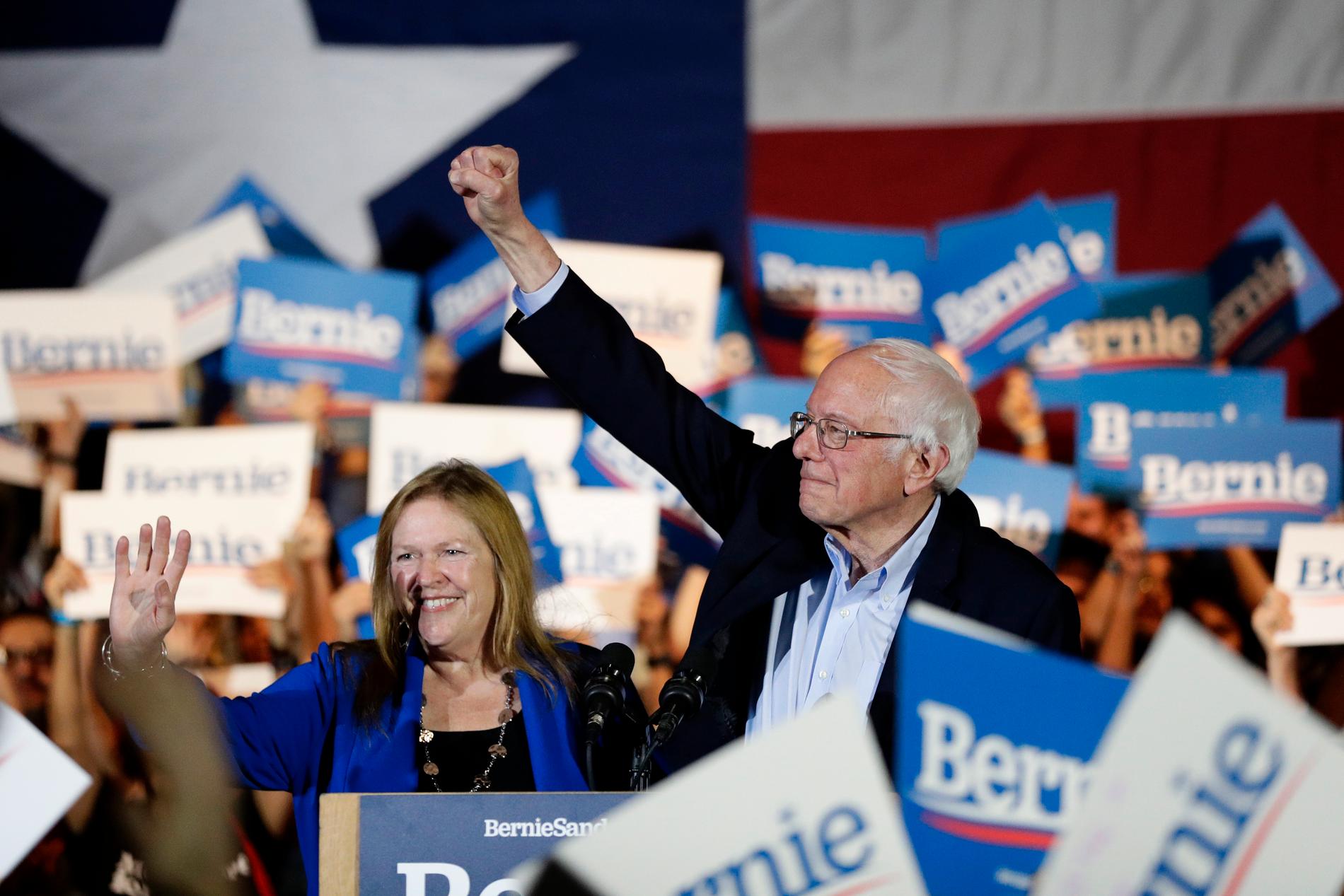 Bernie Sanders, här under kampanjandet i San Antonio under lördagen, tar hem segern i primärvalet i Nevada.