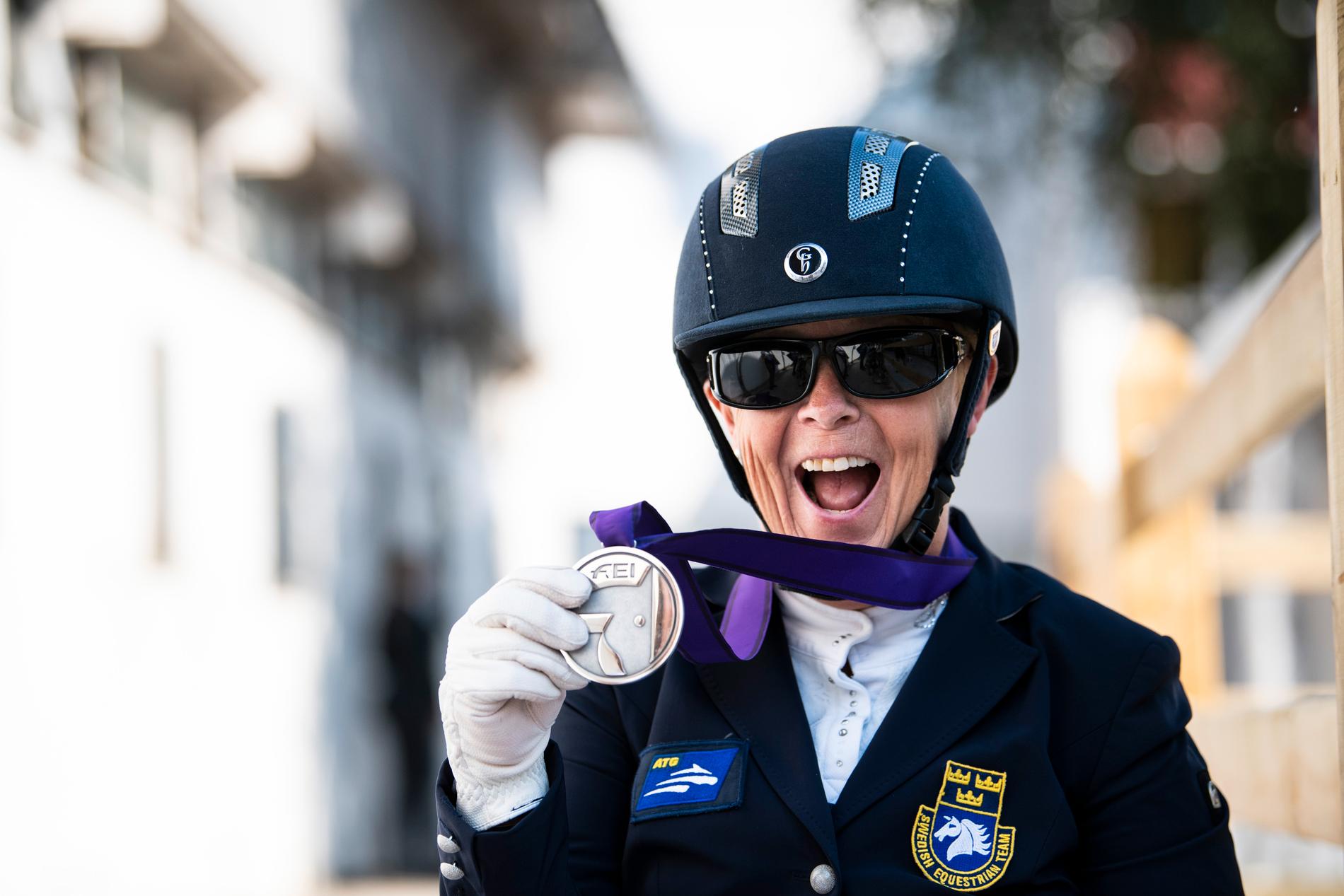 Louise Etzner Jakobsson tog EM-silver med Zernard. Ekipagets andra medalj i Rotterdam efter bronset tidigare i veckan.