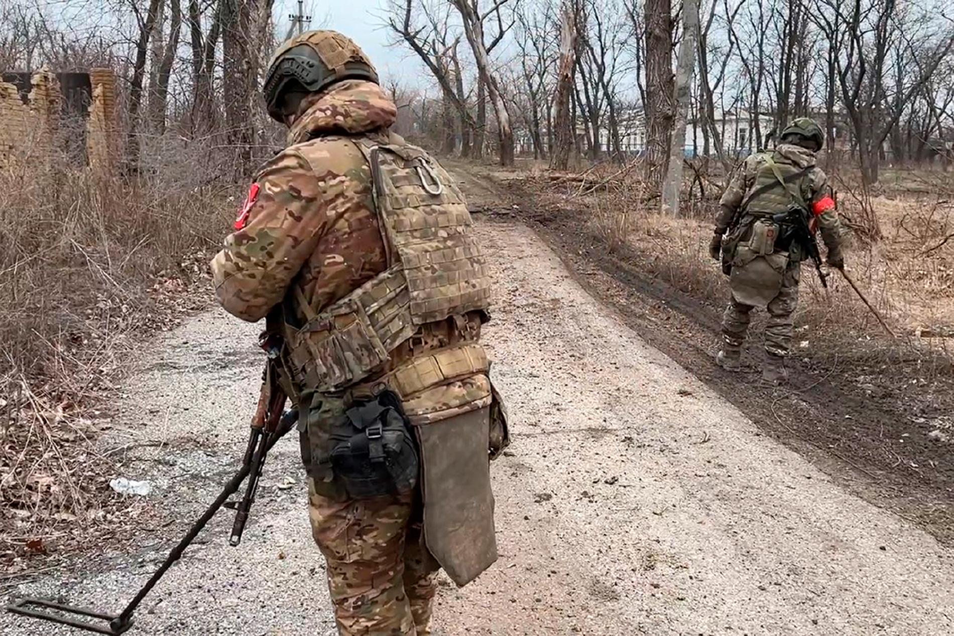 Två ryska soldater i Avdijivka. 