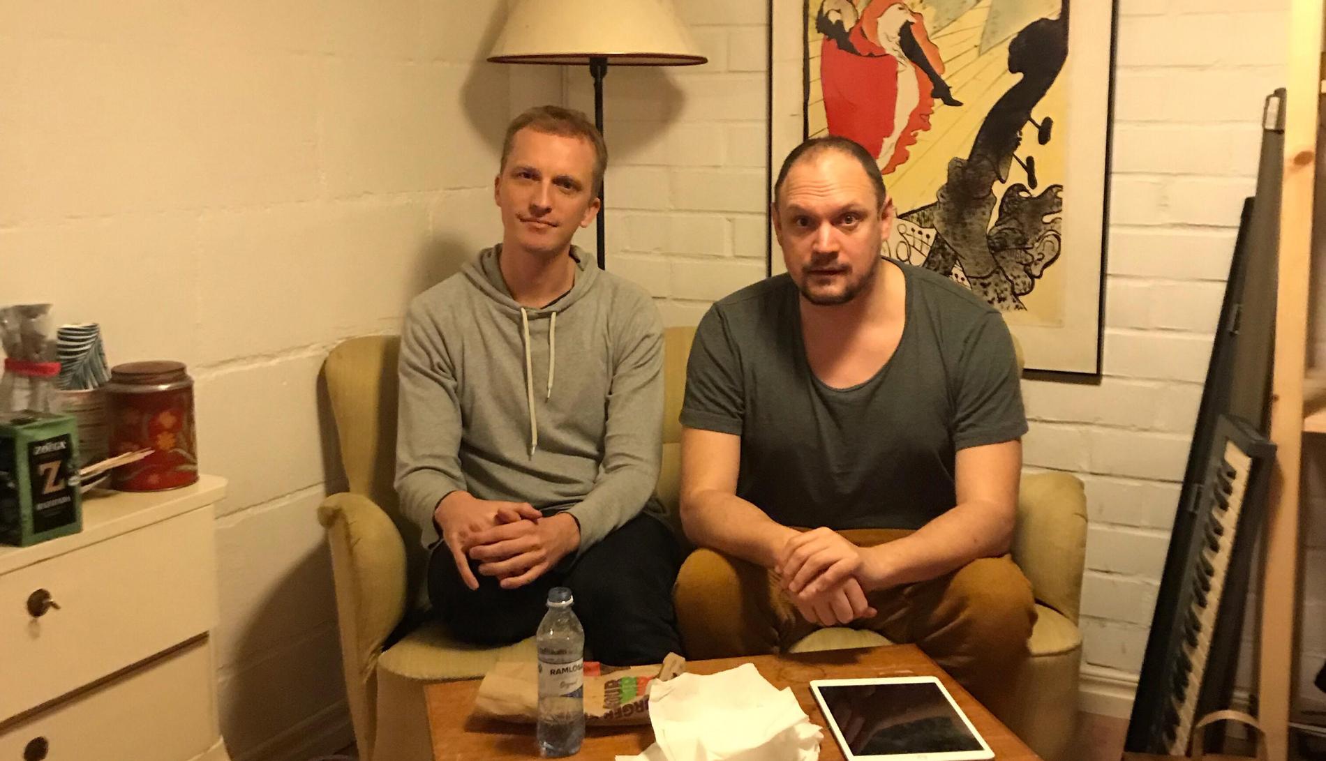 Ola Söderholm och Jonatan Unge i veckans avsnitt av Stormens utveckling.