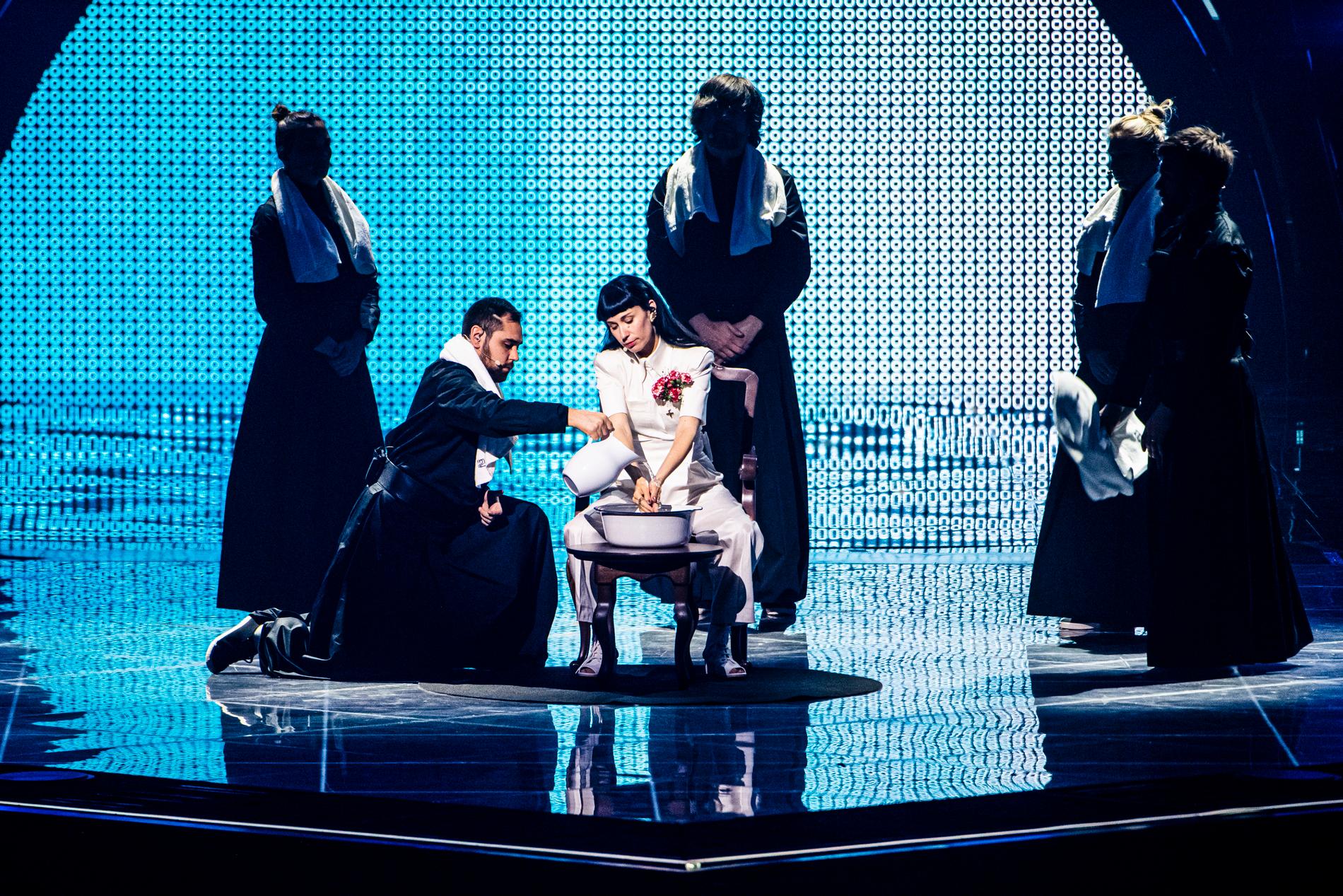 Konstrakta tävlar med låten ”In corpore sano” i Eurovision.