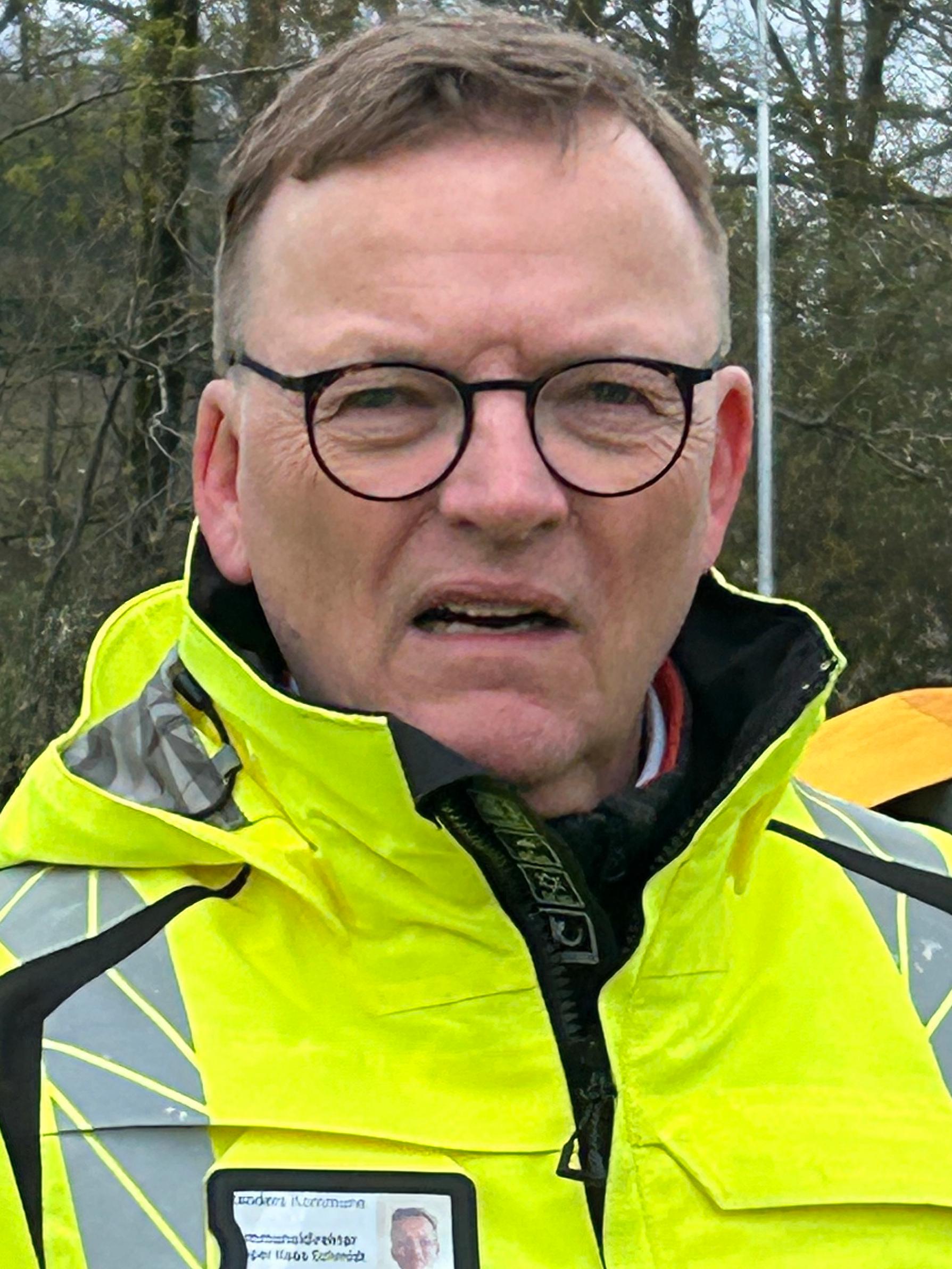 Randers kommundirektör Jesper Kaas Schmidt på plats i byn Ølst drygt fyra månader efter katastrofen.