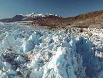 Stigande havsnivåer Smältvatten från bland annat Grönlands glaciärer påverkar havsnivåerna.