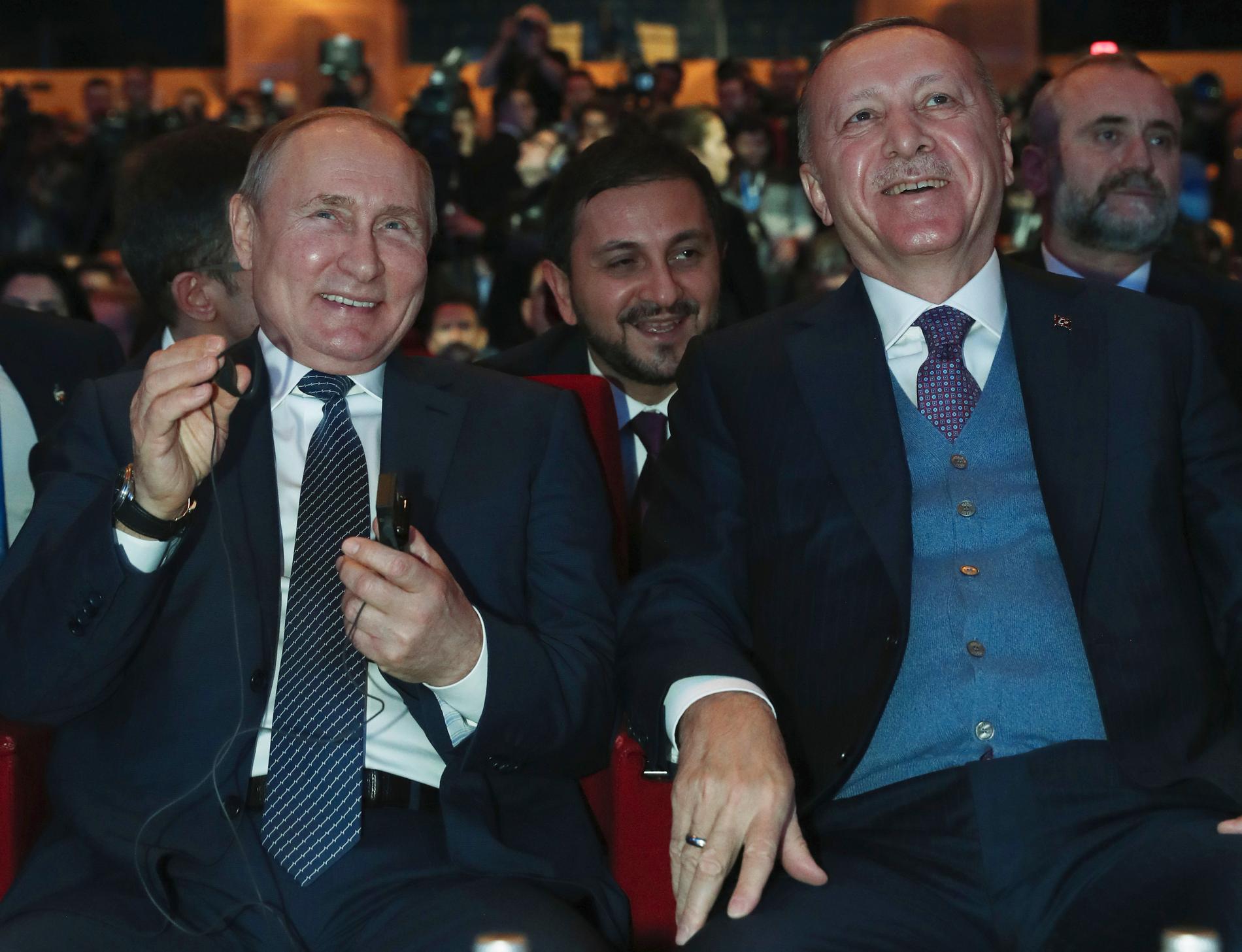 Rysslands president Vladimir Putin (till vänster) tillsammans med sin turkiske kollega Recep Tayyip Erdogan i samband med en gasledningsceremoni tidigare i år.