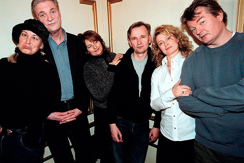 Lorry-gänget 2002. Från vänster: Tina Ahlin, Claes Månsson, Suzanne Reuter, Johan Ulvesson, Lena Endre och Peter Dalle.  