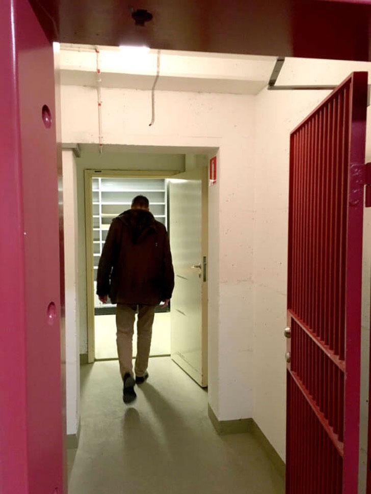 Estoniautredningen har i många år förvarats i ett skyddsrum i polishuset Kronobergs källare. Materialet på 15 000 sidor uppges vara osorterat och fördelat på 27 lådor.