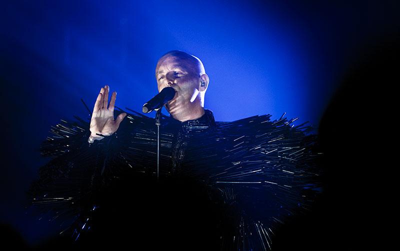 Neil Tennant i Pet Shop Boys på Cirkus i Stockholm.