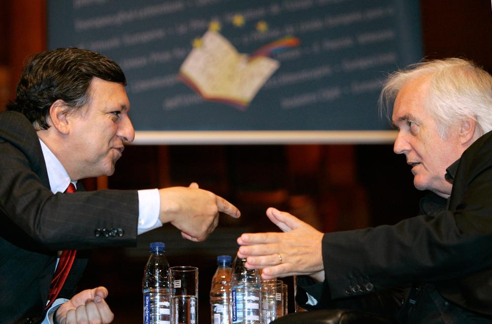 2009 mötte Mankell den dåvarande EU-chefen Jose Manuel Barroso för att diskutera EU:s litteraturpris.