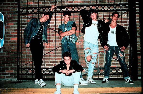New Kids on the Block startade pojkbandsvågen i början av 90-talet, och Jordan, Jonathan, Joe, Donnie och Danny krossade flickhjärtan med hits som "Step by step" och "You got it (the right stuff)".