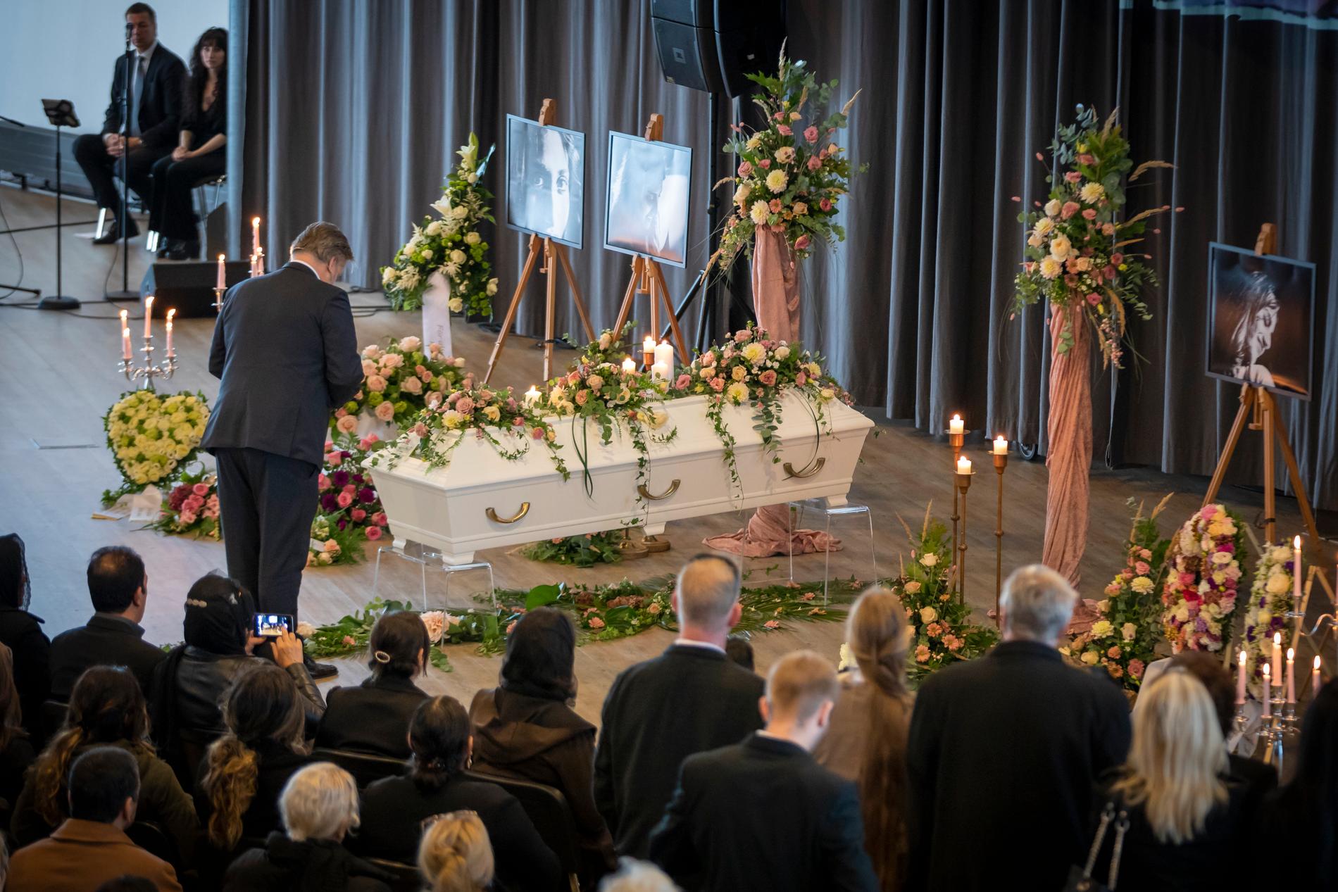 Begravningsceremonin för Karolin Hakim skedde i Luftkastellet i Limhamn. 