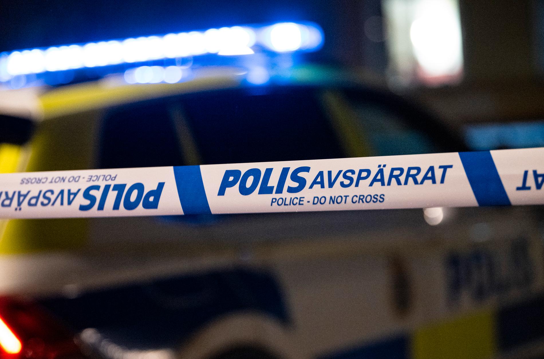 Två män greps på torsdagskvällen, misstänkta för grovt vapenbrott, efter det att skott hörts i Rinkeby.