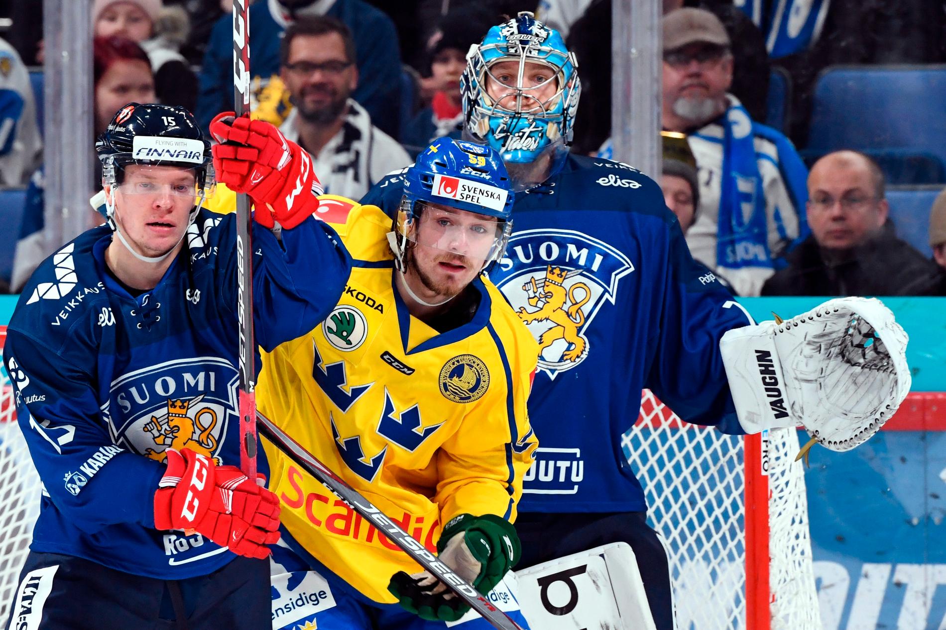 Finland och Sverige i Karjala Tournament förra året. Även i år kommer lagen att mötas i Hartwall Arena inför publik, trots coronapandemin. Arkivbild.