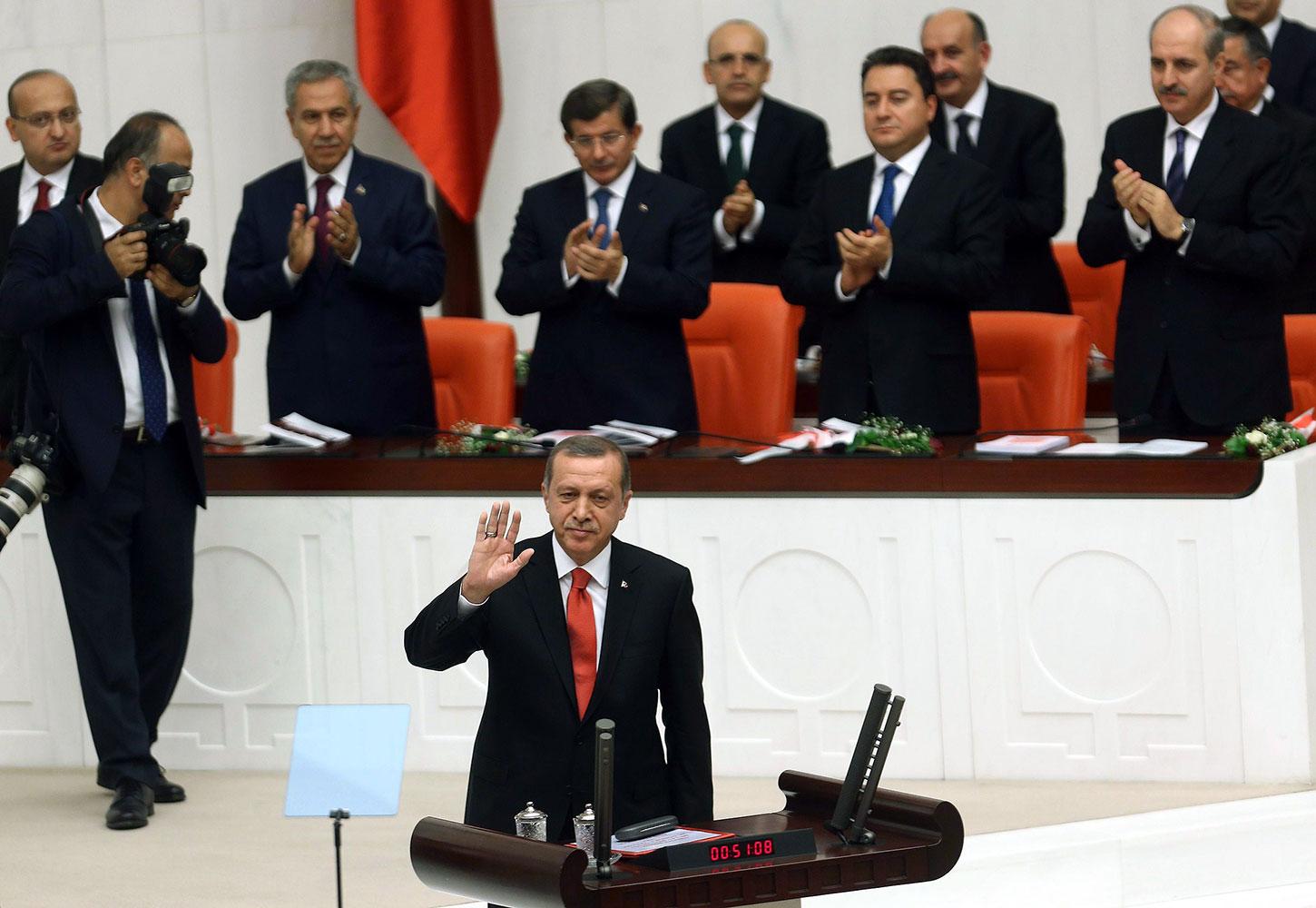 President Erdogan i turkiska parlamentet under torsdagen.