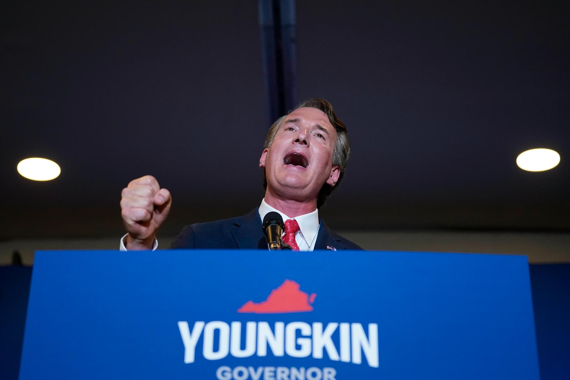 Republikanernas Glenn Youngkin segertalar i Virginia.