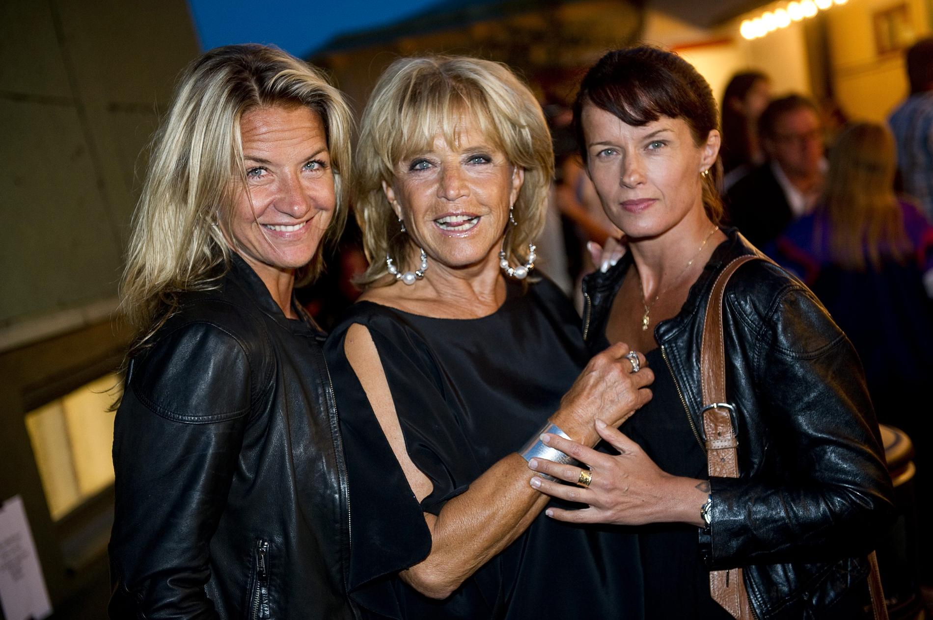 Barbro Svensson med döttrarna Kristin Kaspersen och Malin Berghagen.