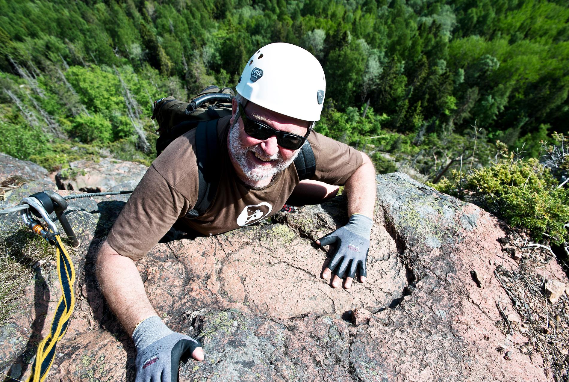 Under reportageresan ”Svantes sommar” 2013 fick han även prova på att klättra uppför Skuleberget. 