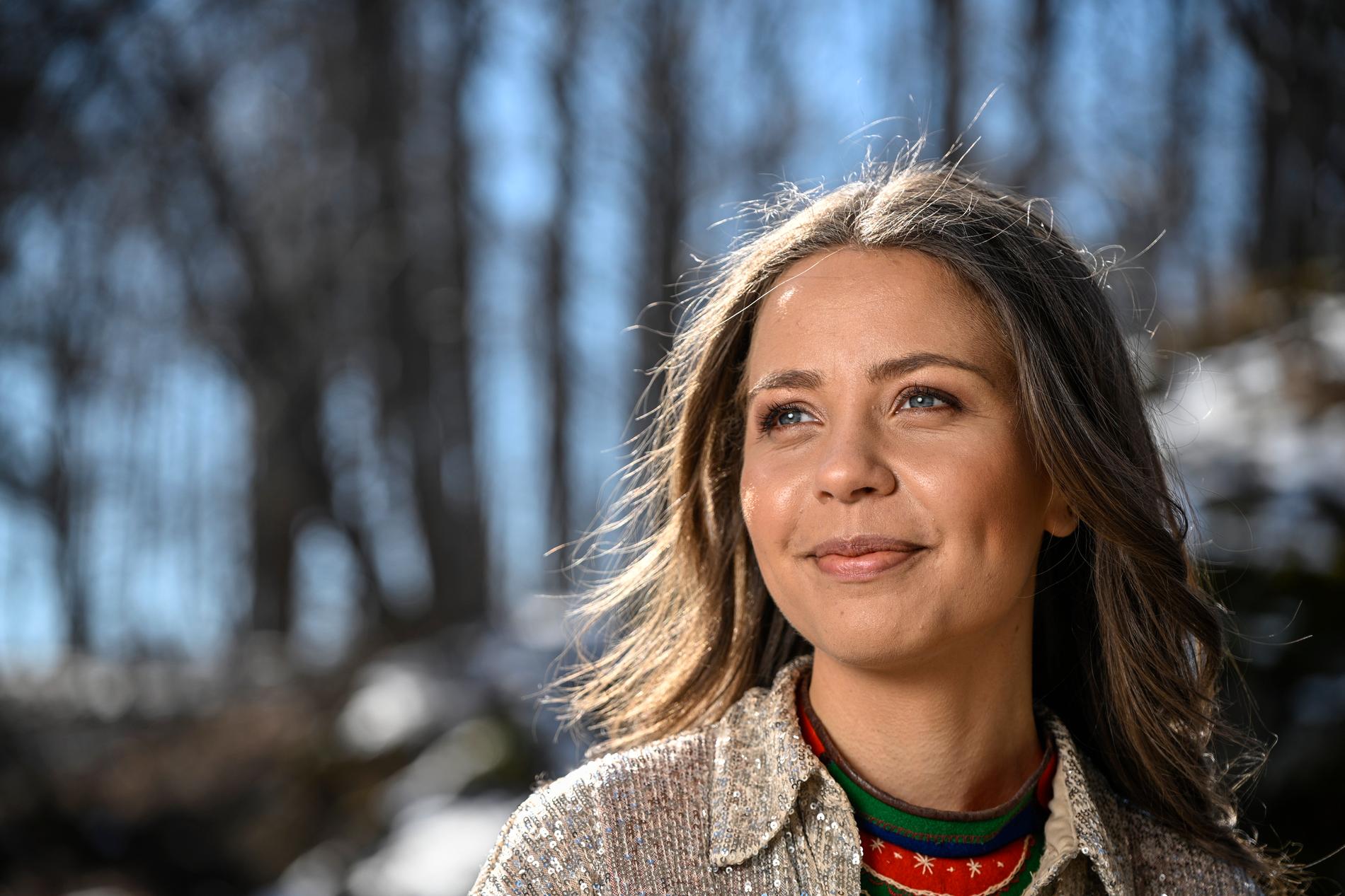 Natalie Carrion är svensk kommentator för Sámi Grand Prix, den samiska Melodifestivalen.