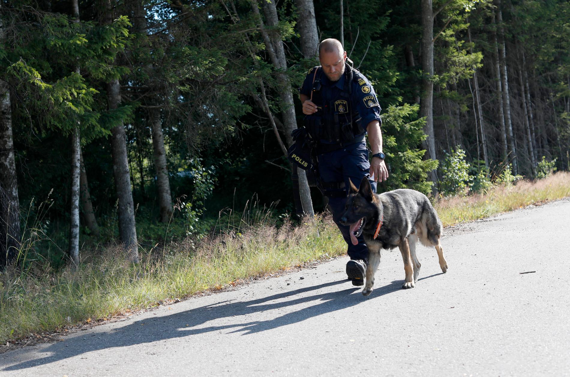 Polisinsatsen efter rymningen från Kriminalvårdens transport i Laxå.