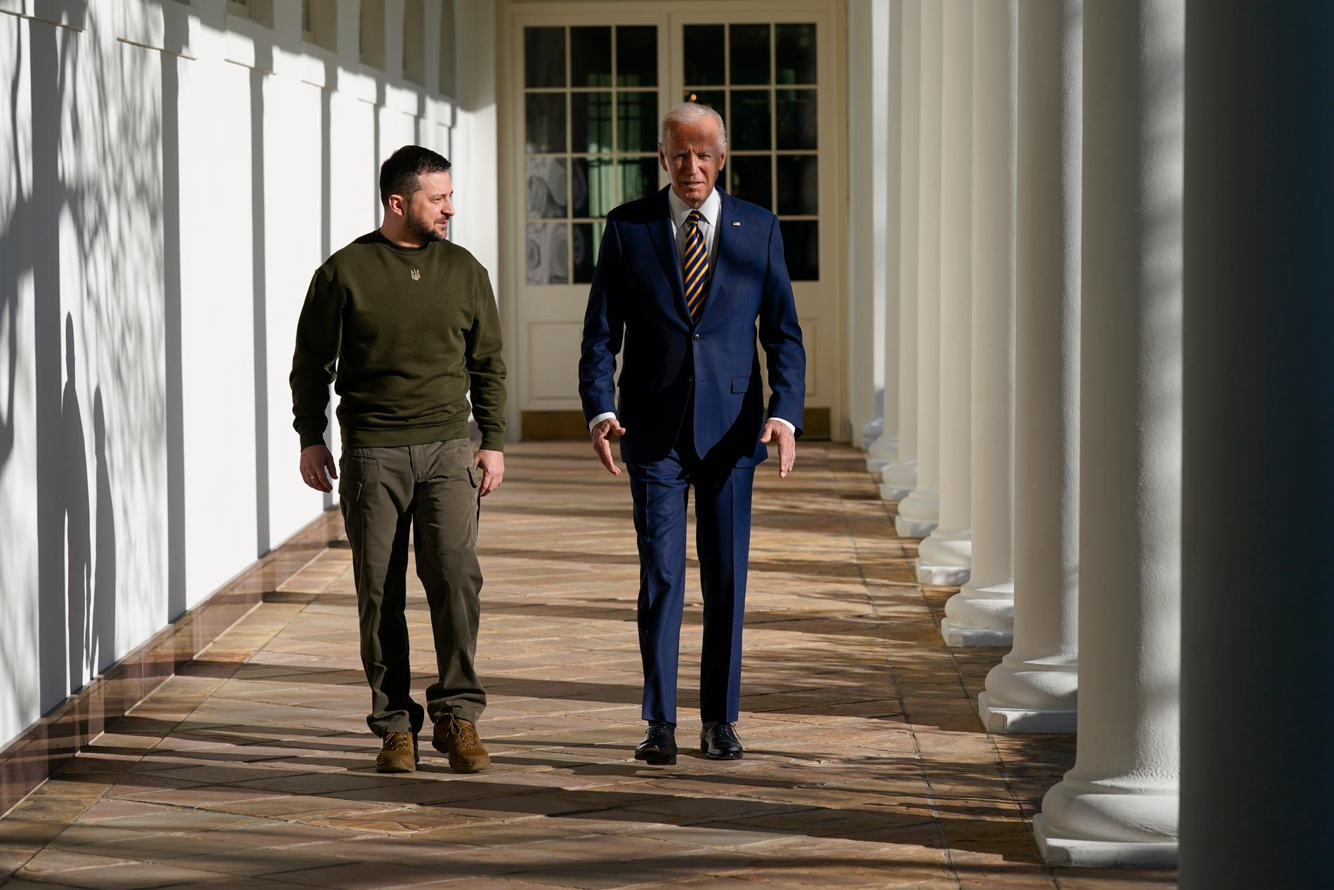 Joe Biden och Volodymyr Zelenskyj utanför Vita huset.