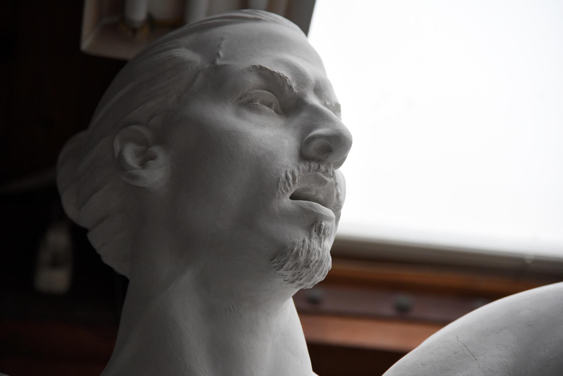 Statyn av Zlatan Ibrahimovic kommer att resas i Malmö. Här är skulptören Peter Lindes gipsförlaga av skulpturen. Arkivbild.