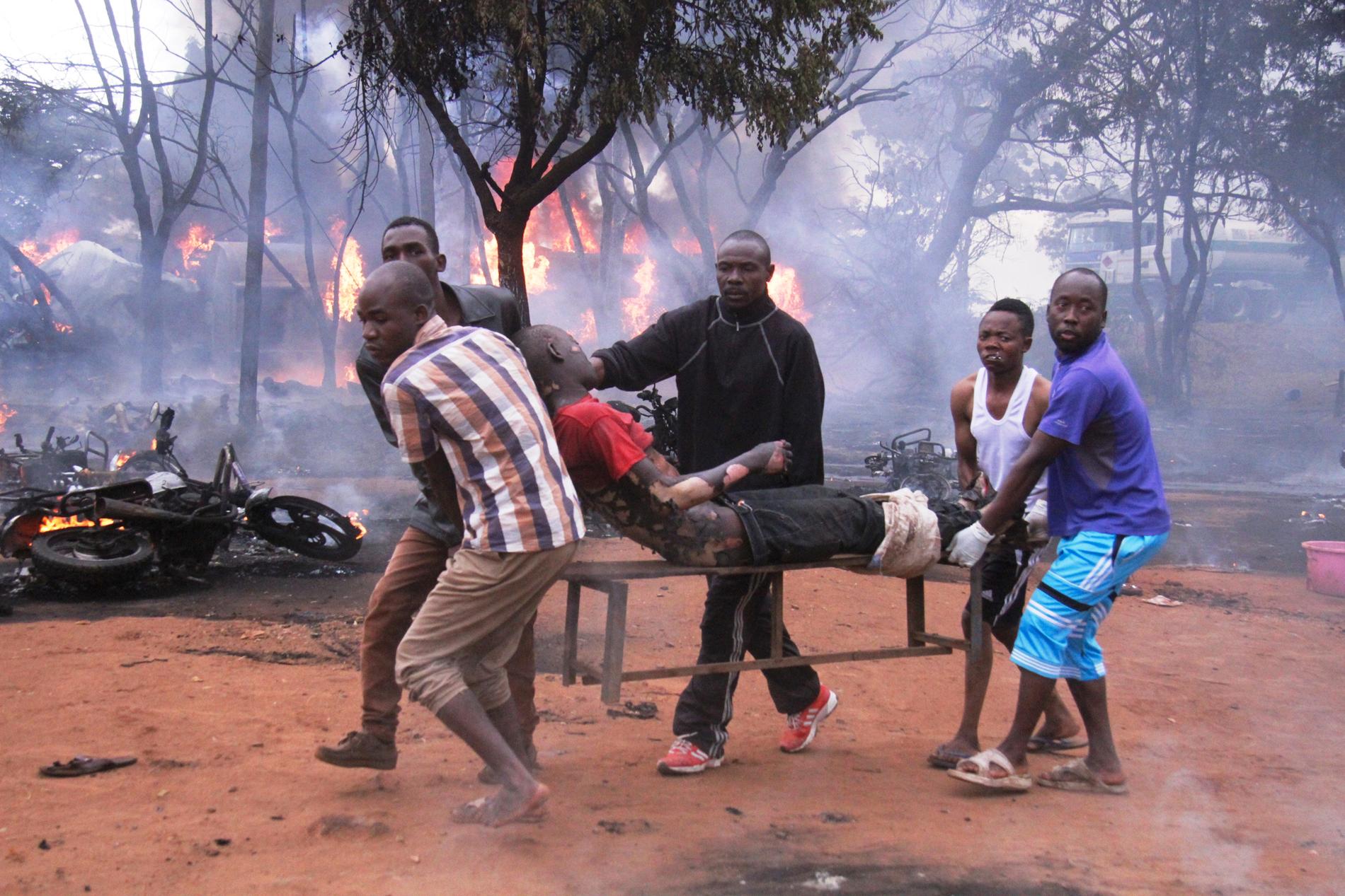Många har dött efter att en tankbil kraschat och fattat eld i Morogoro i Tanzania.