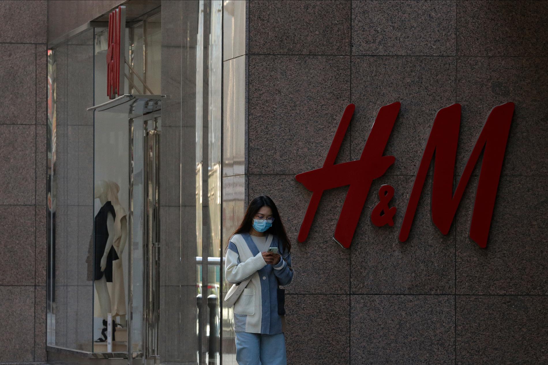 En kritikstorm mot H&M har väckts i kinesiska sociala medier och bolaget har stängts av från Alibabas handelsplattform Tmall. Arkivbild.