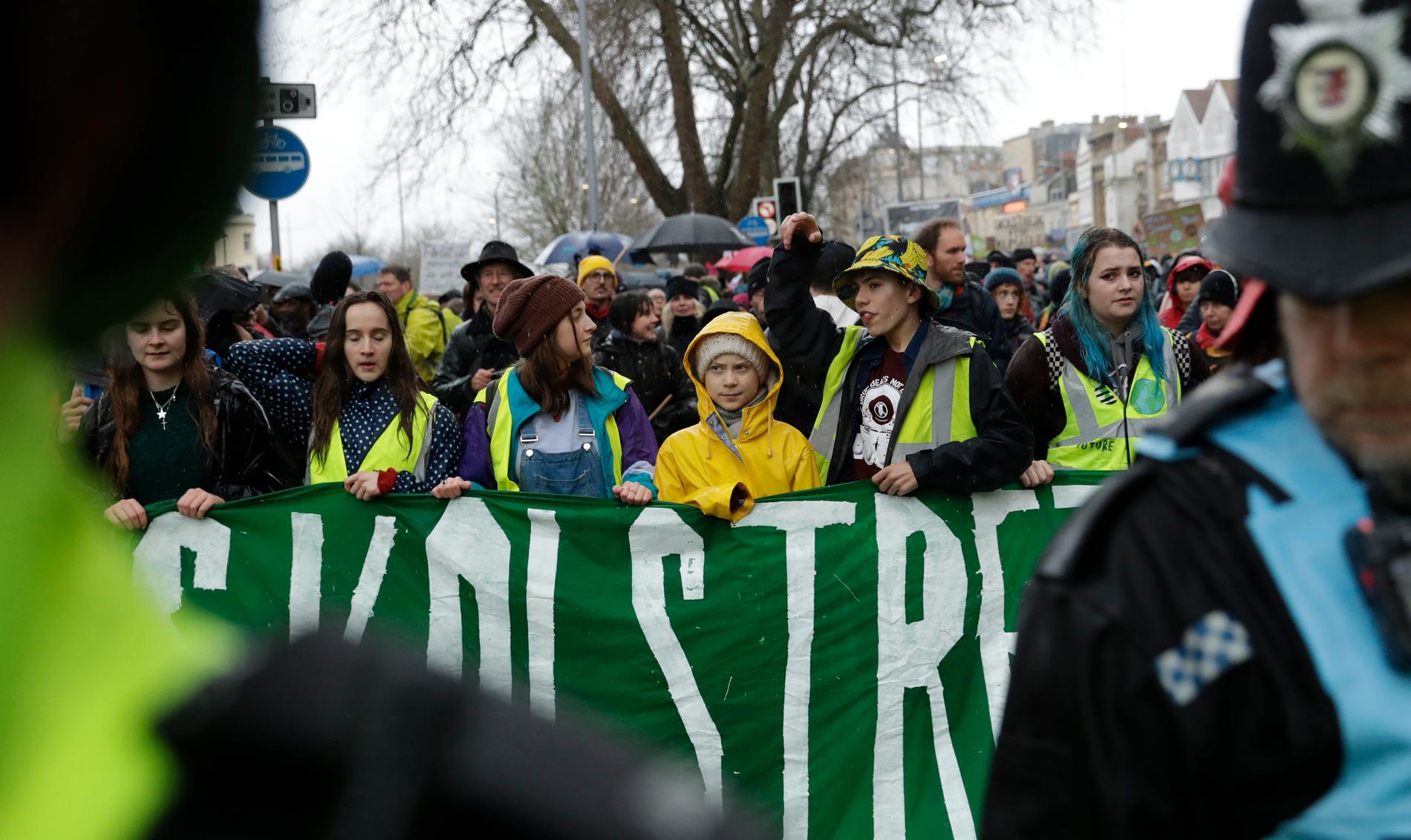 Den svenska klimataktivisten Greta Thunberg deltar i en manifestation i Bristol, i sydvästra England, i februari.
