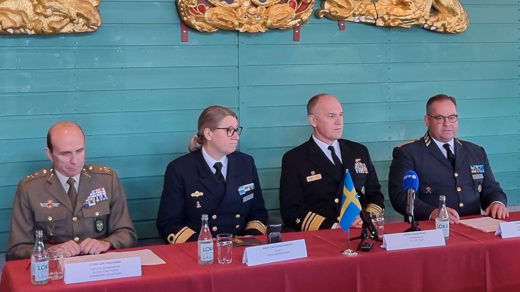 Generallöjnant Luis Lanchares, Sveriges marinchef Ewa Skoog Haslum, viceamiral Eugene Black och generallöjtnant Michael Claesson vid ett pressmöte inför militärövningen Baltops.