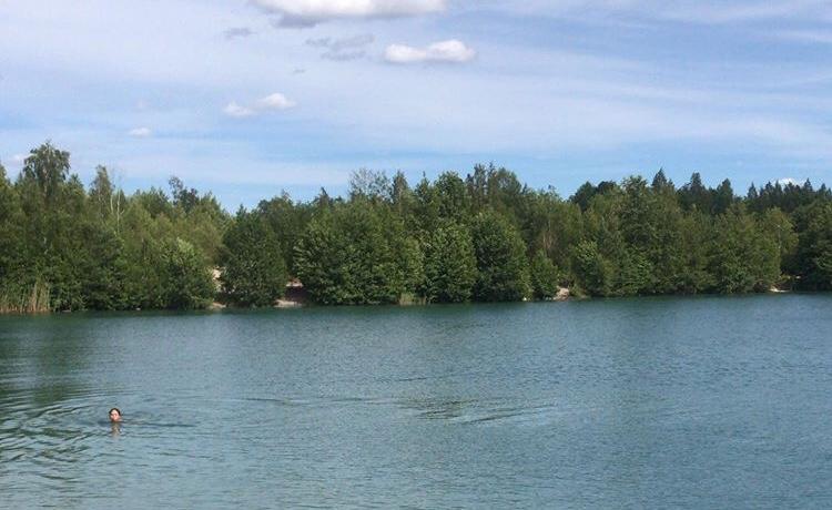 Blå lagunen på Munsön går nu endast att besöka utan bil. 