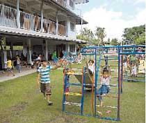 Mikas nybyggda barnhem för föräldralösa barn ligger i Phitsanulok norr om Bangkok i Thailand.
