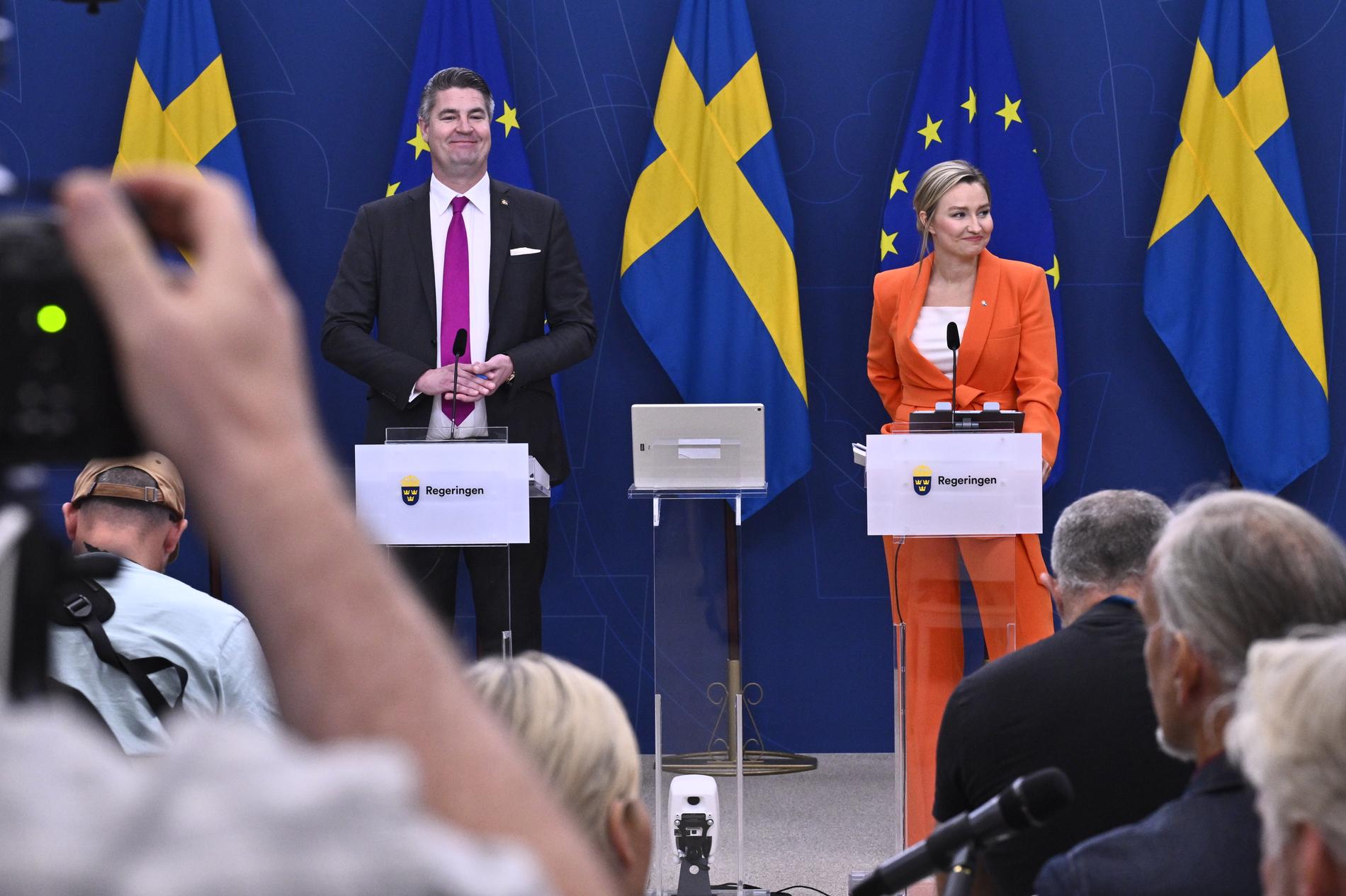 Oscar Sjöstedt (SD) och Ebba Busch (KD) under torsdagens pressträff. 