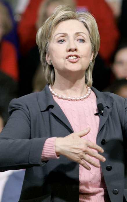 Ska avbryta kriget Hillary Clinton gav under ett tal ett löfte om att få ett slut på Irakkriget om hon blir president. Det var första gången som hon tydligt tog avstånd från kriget. Tidigare har hon uttryckt stöd för invasionen. Foto: CHARLIE NEIBERGALL