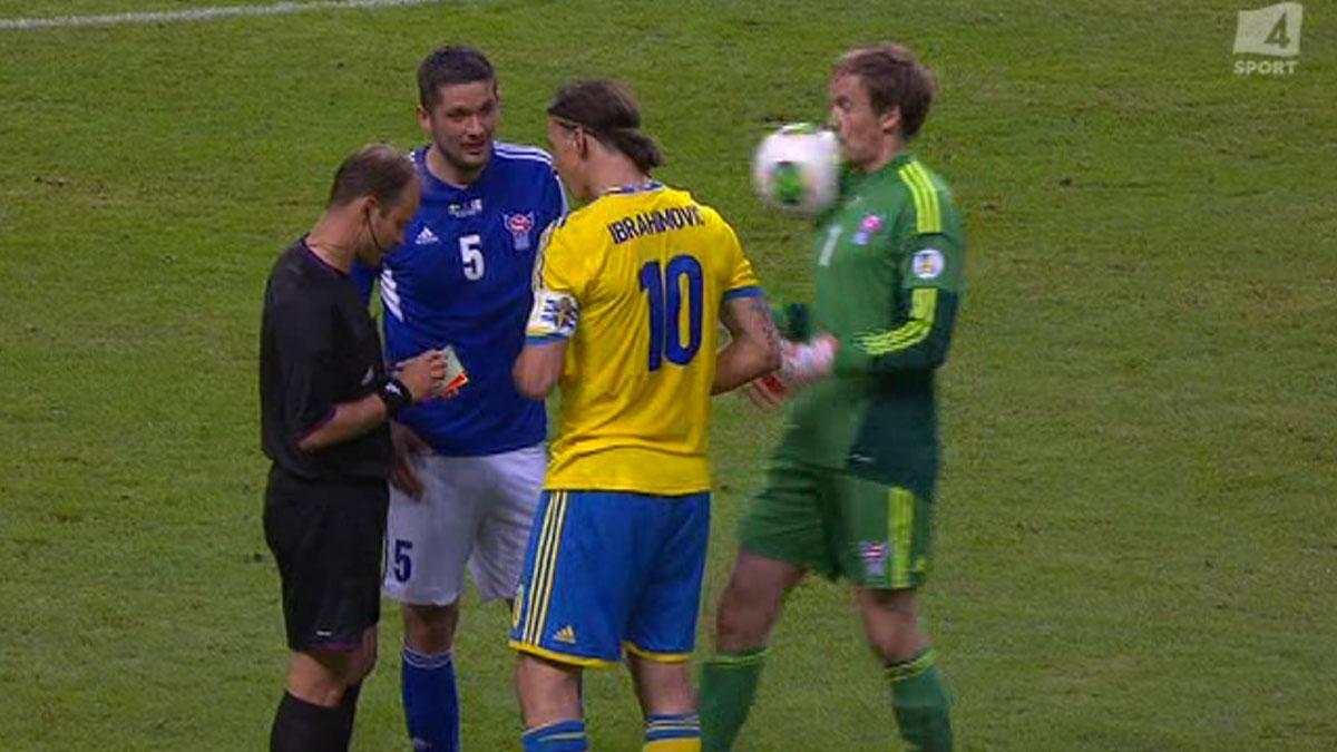 Svensken kastade bollen i ansiktet på målvakten.