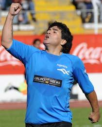 hårda krav Diego Maradona bör vinna VM 2010 med Argentina, om han ska sitta kvar som förbundskapten. Det tror ett spelbolag.