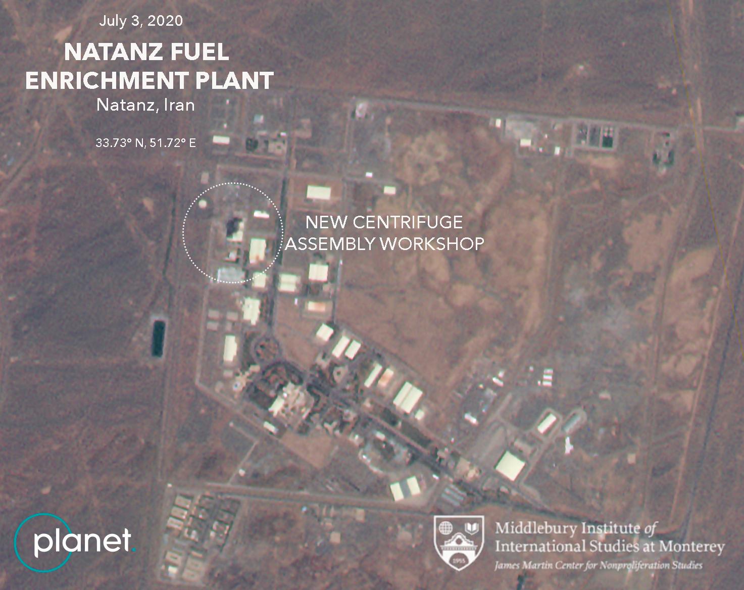 Satellitbild tagen i fredags som uppges visa den byggnad som eldhärjades i torsdags vid kärnenergianläggning i Natanz i Iran.