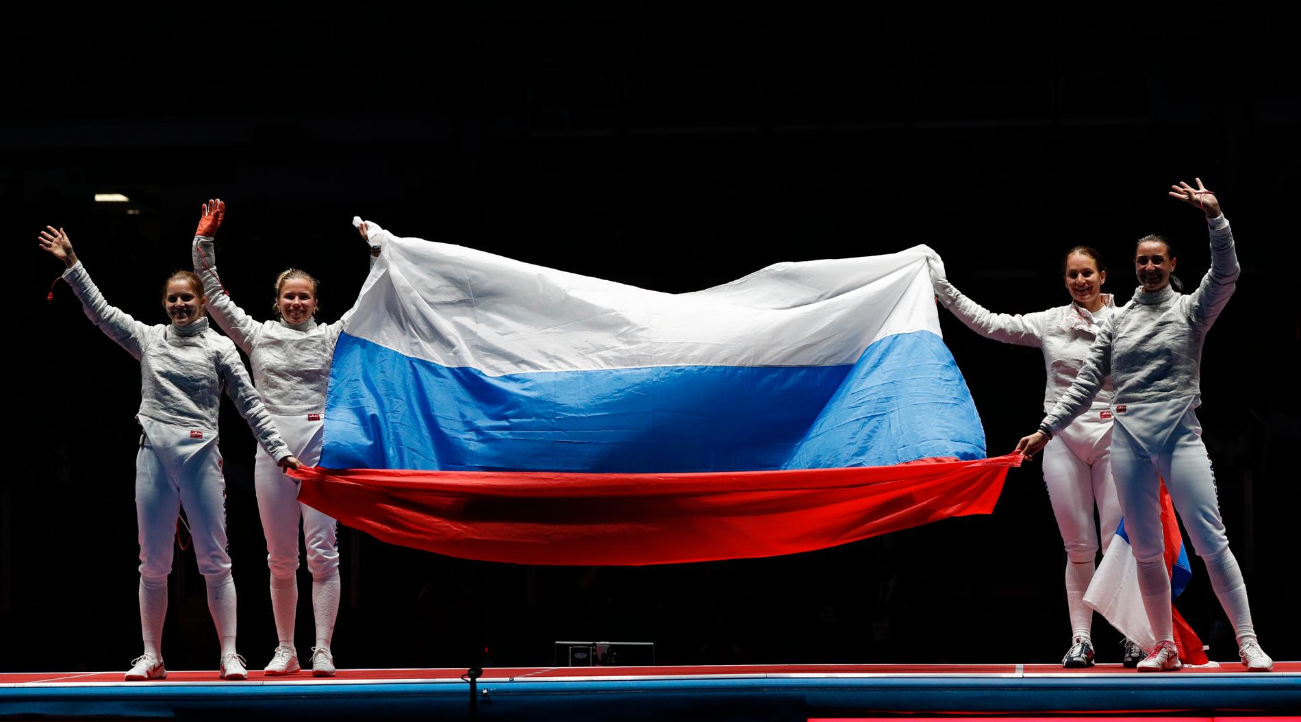 Sofja Velikaja och det ryska fäktningslandslaget under OS 2016. Arkivbild.