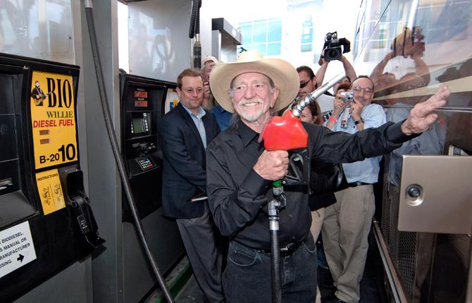 Countrystjärnan Willie Nelson driver sedan 2006 en mack alternativa bränslen, bland annat biodieseln som bär hans eget namn, Bio Willie Fuel. Macken ligger i San Diego.