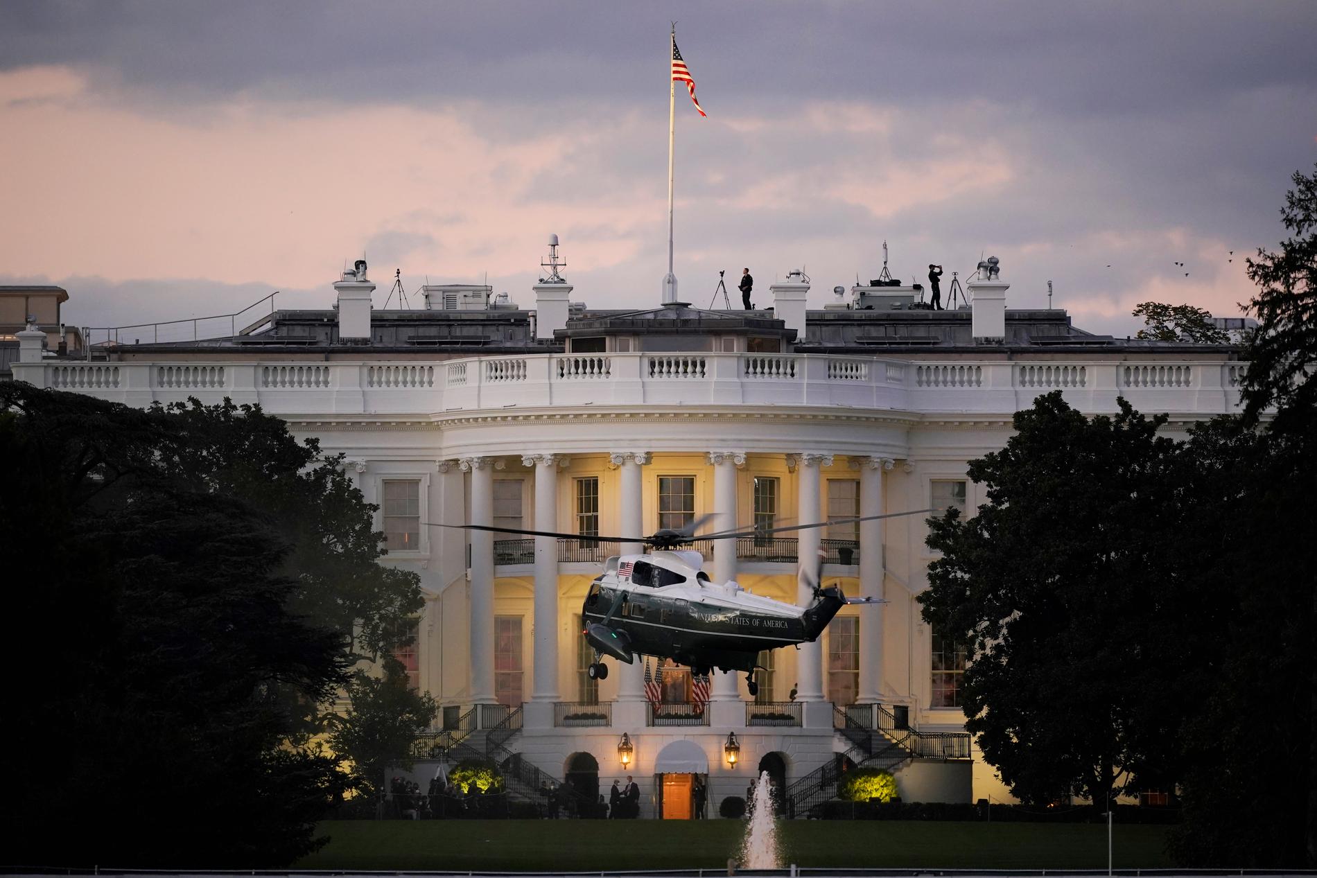 Marine One med presidenten landar i Washington.