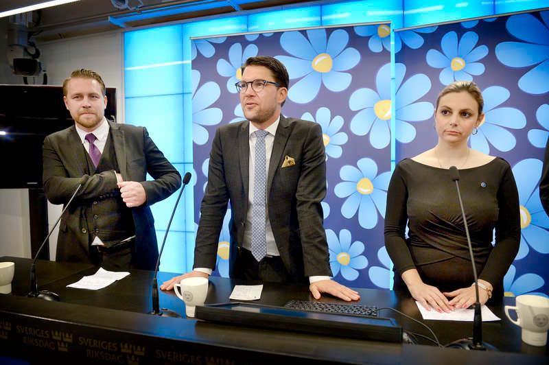 SD-toppen Mattias Karlsson, Jimmie Åkesson och Paula Bieler höll pressträff i oktober om partiets utomparlamentariska kampanj.