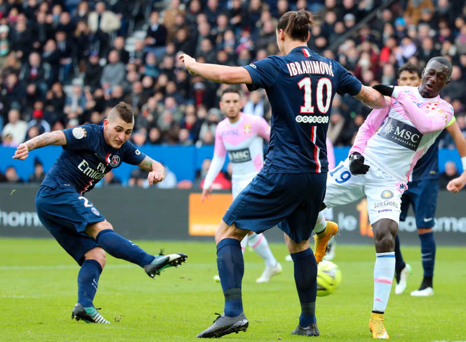 Verratti och Ibrahimovic i ligamöte med Evian. Foto: AP/Jacques Brinon