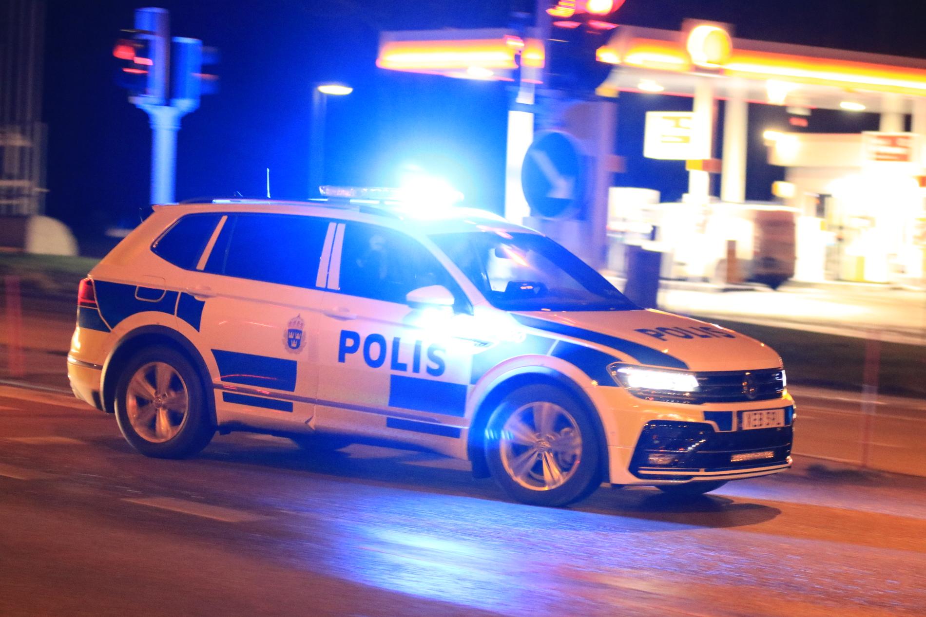 Polisen jagar skytten i Uppsala.