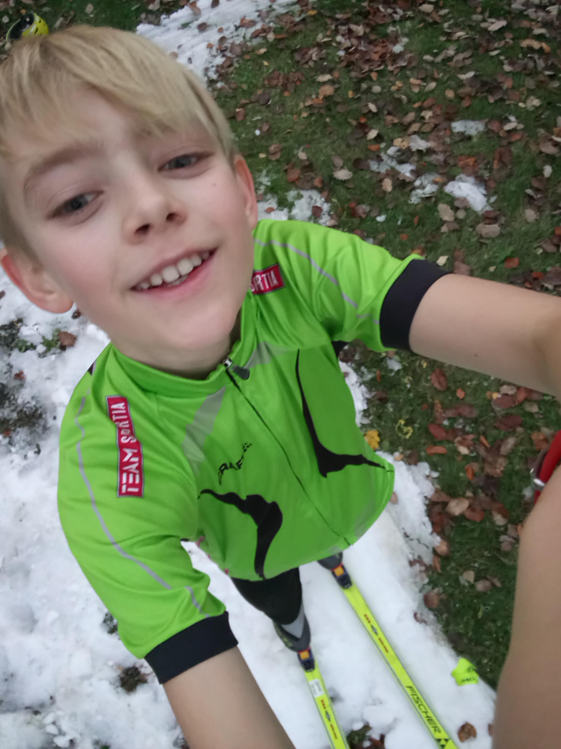 Albin, 12, bestämde sig för att prova om han kunde åka längdskidor varje månad i ett års tid. 